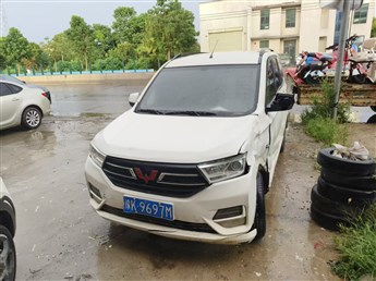 河南许昌13639667609 求购五菱宏光S，1.5排量拆车件 左前大灯，左前叶子板，左前门，左后门。左后倒车镜等