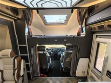 全新瑞弗V820 4.5T双拓展房车
