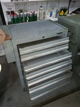 纯正宝马4S店工具手推车，9个，原价4000元/个，现价600元/个，6成新